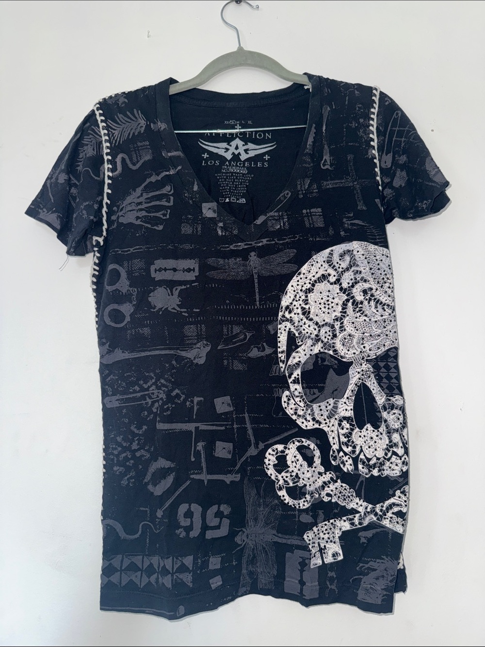 Affliction Black and White Skull Graphic V-Neck Tee